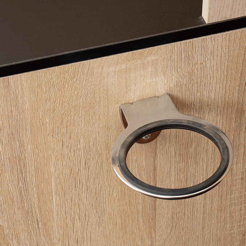 带凳子的梳妆台